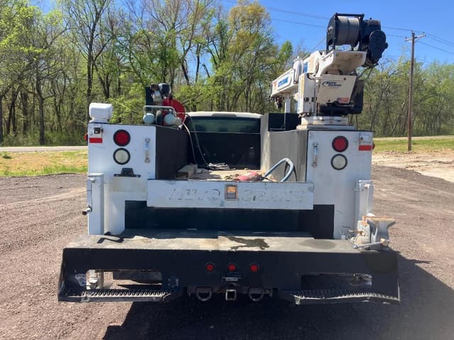 Image of Ford F-450 equipment image 3