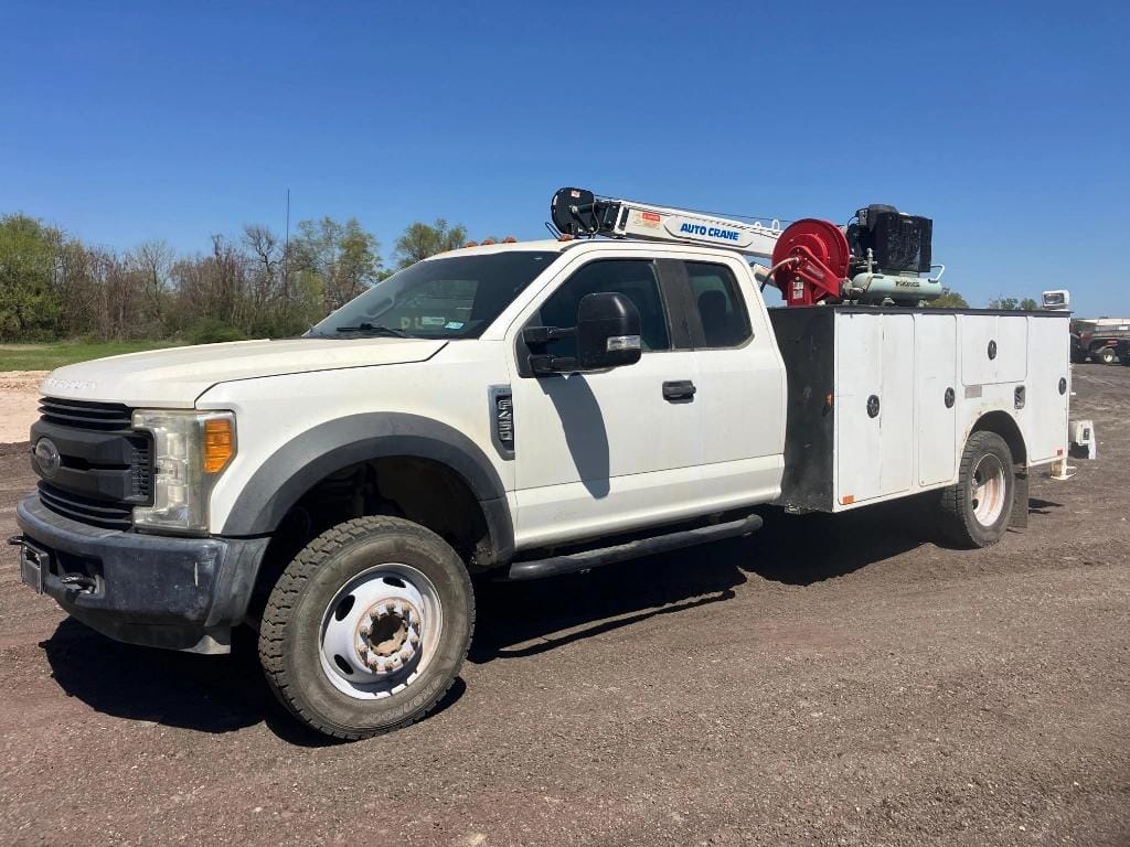 2017 Ford F-450 Equipment Image0