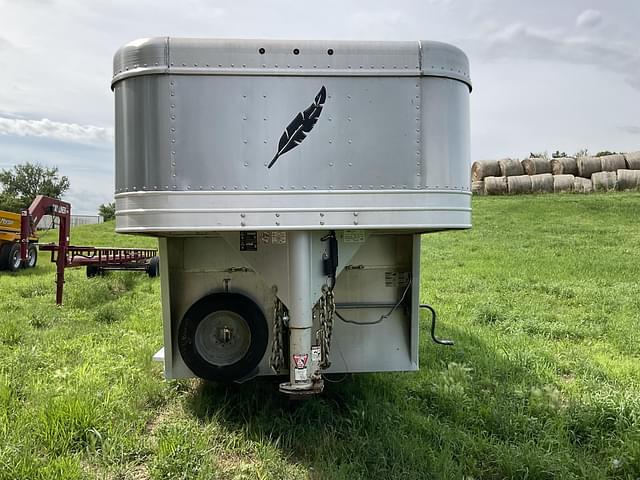 Image of Featherlite 8127 equipment image 1