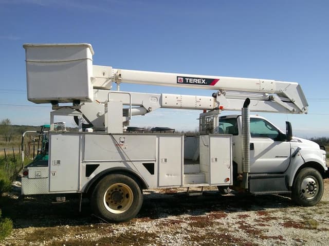 Image of Ford F-750 equipment image 3