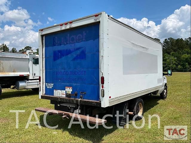 Image of Ford E-350 equipment image 4
