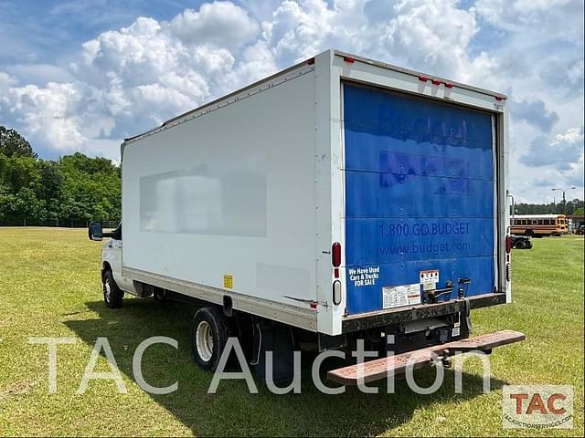 Image of Ford E-350 equipment image 2