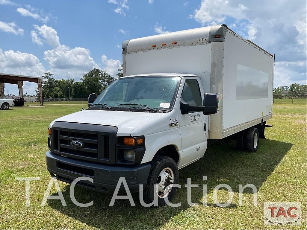 Image of Ford E-350 Primary image