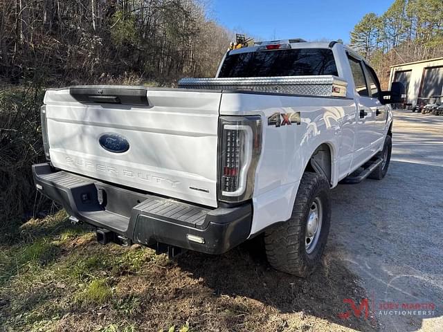 Image of Ford F-250 equipment image 3