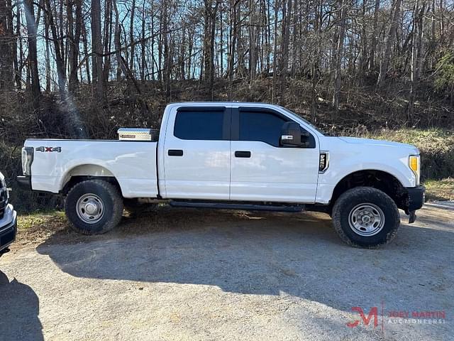 Image of Ford F-250 equipment image 2