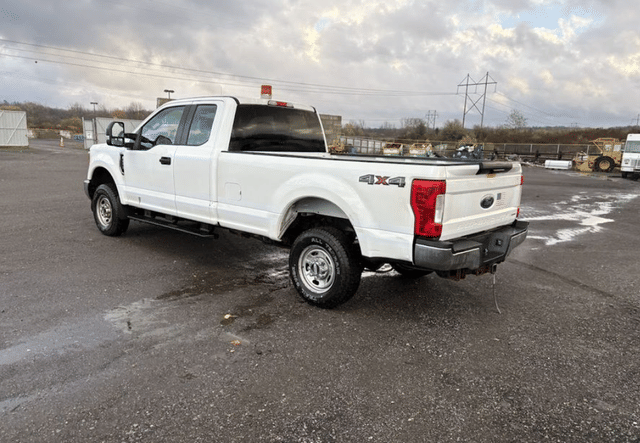 Image of Ford F-250 equipment image 2