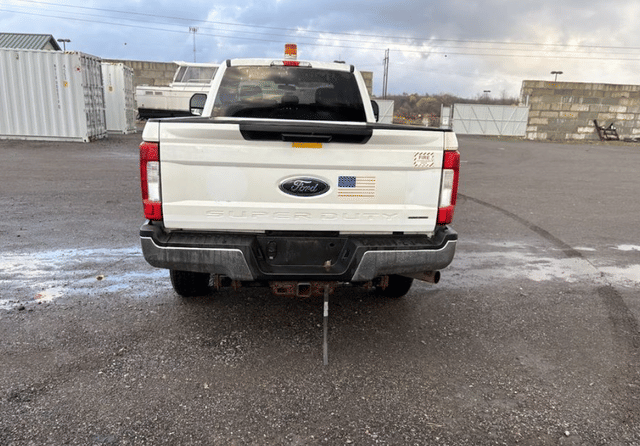 Image of Ford F-250 equipment image 3