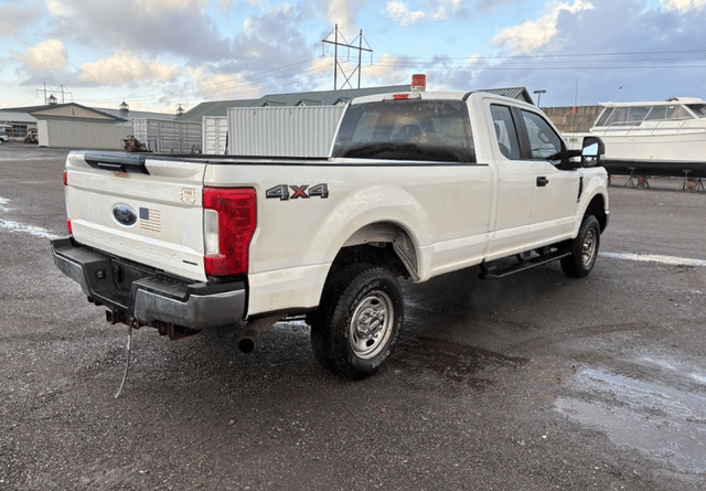 Image of Ford F-250 equipment image 4