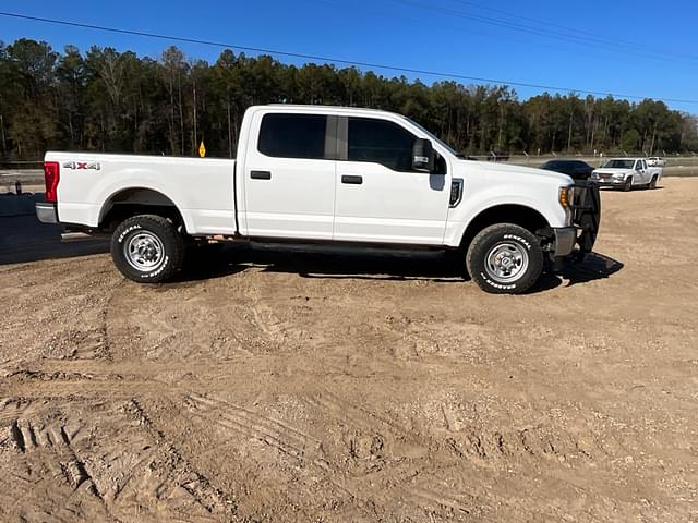 Image of Ford F-250 equipment image 3