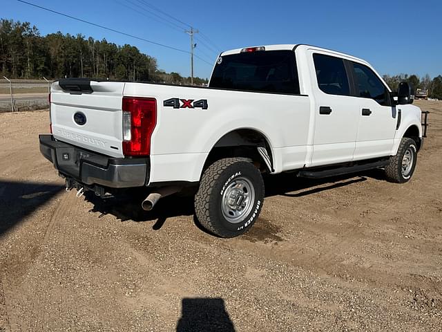 Image of Ford F-250 equipment image 4