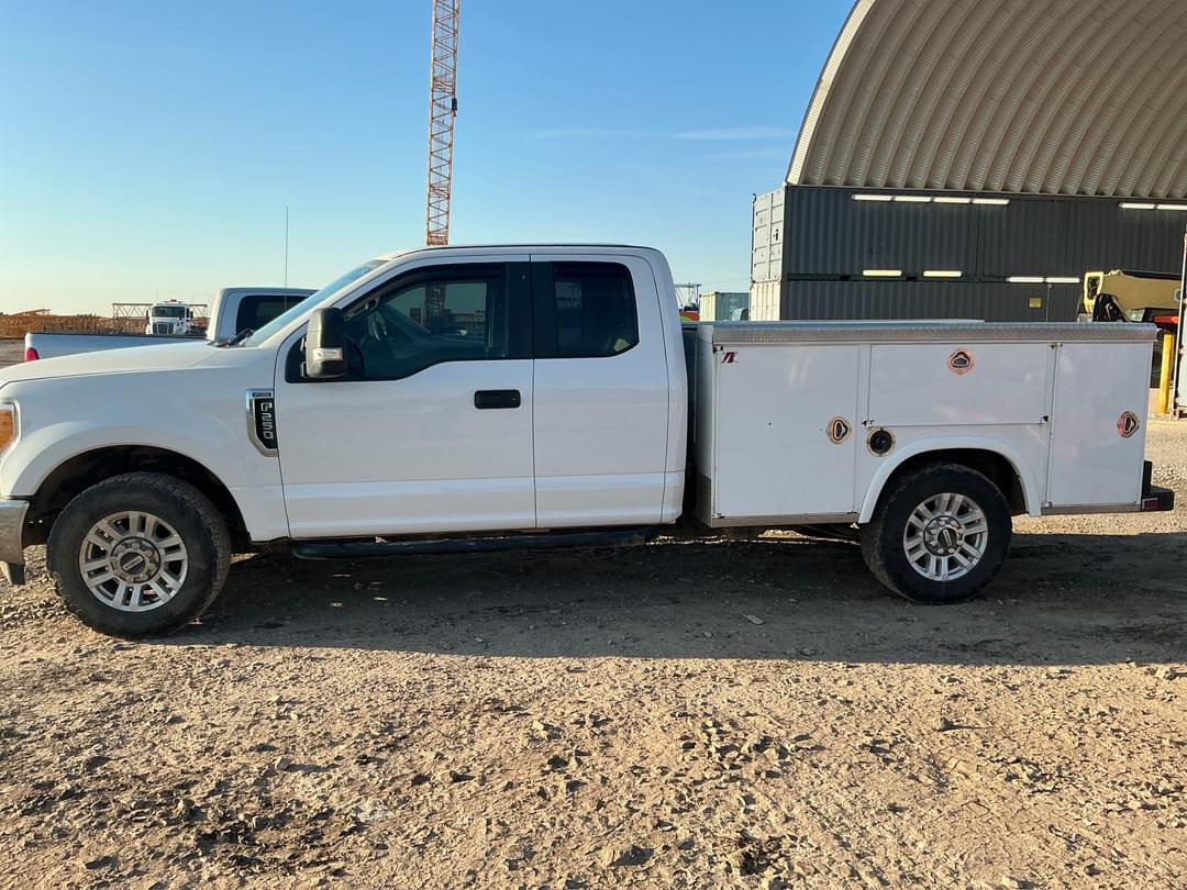 Image of Ford F-250 Primary image