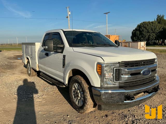 Image of Ford F-250 equipment image 3