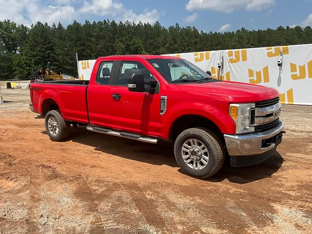 Image of Ford F-250 equipment image 2