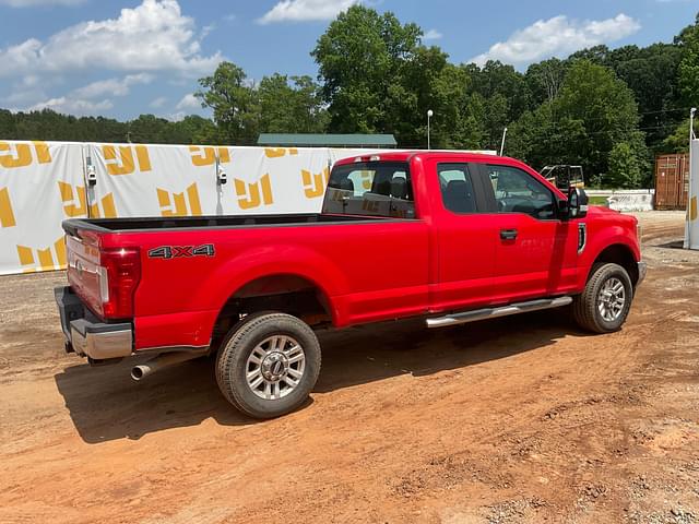 Image of Ford F-250 equipment image 4