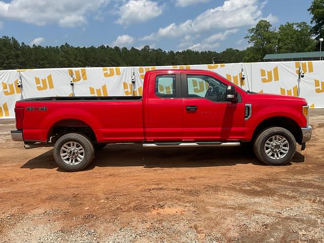 Image of Ford F-250 equipment image 3