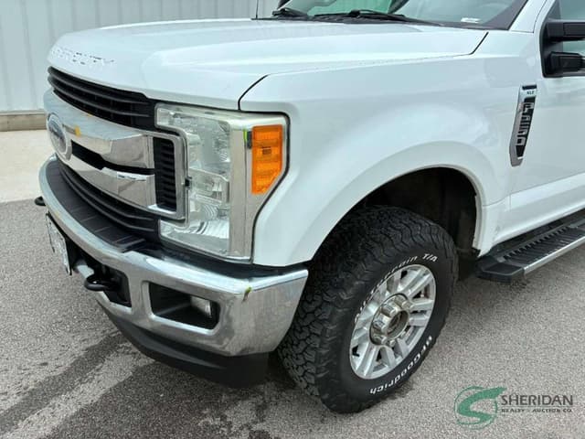Image of Ford F-250 equipment image 1