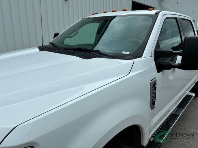 Image of Ford F-250 equipment image 3