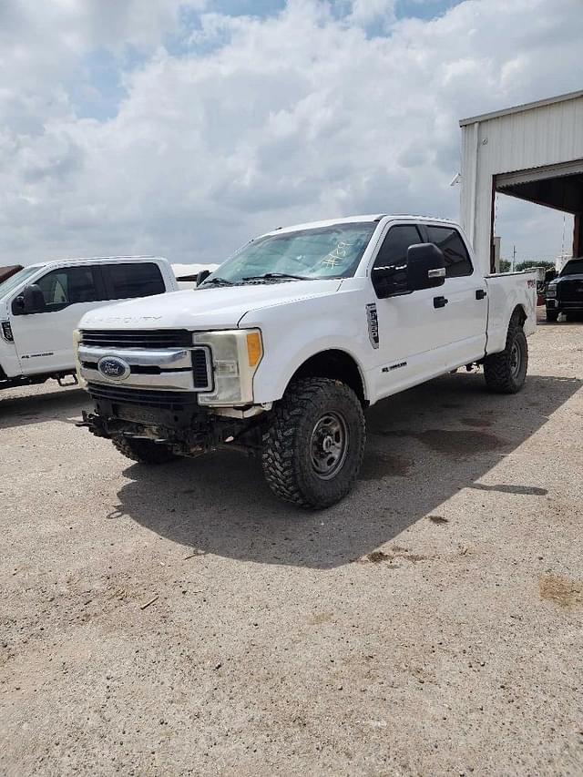 Image of Ford F-250 equipment image 2
