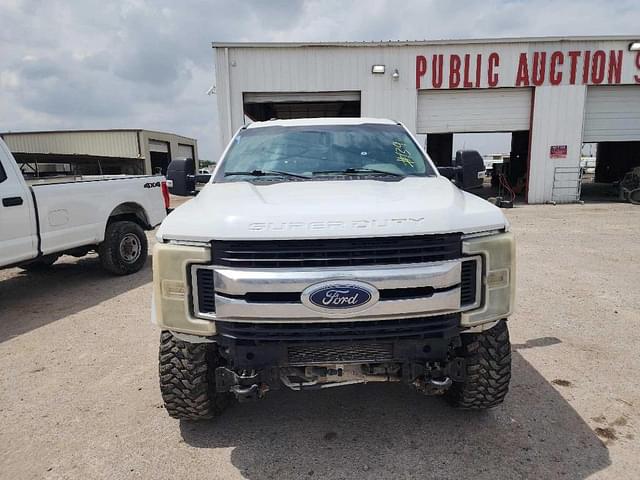Image of Ford F-250 equipment image 1