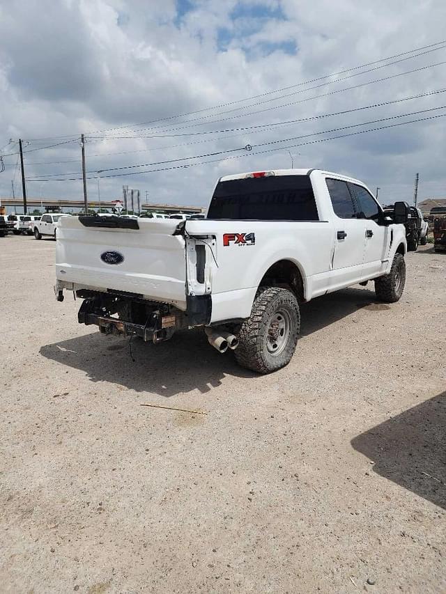 Image of Ford F-250 equipment image 3
