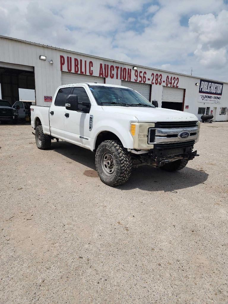 Image of Ford F-250 Primary image