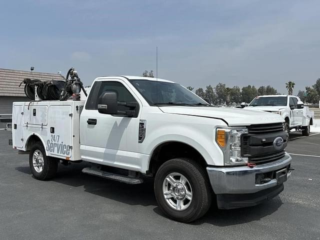 Image of Ford F-250 equipment image 1