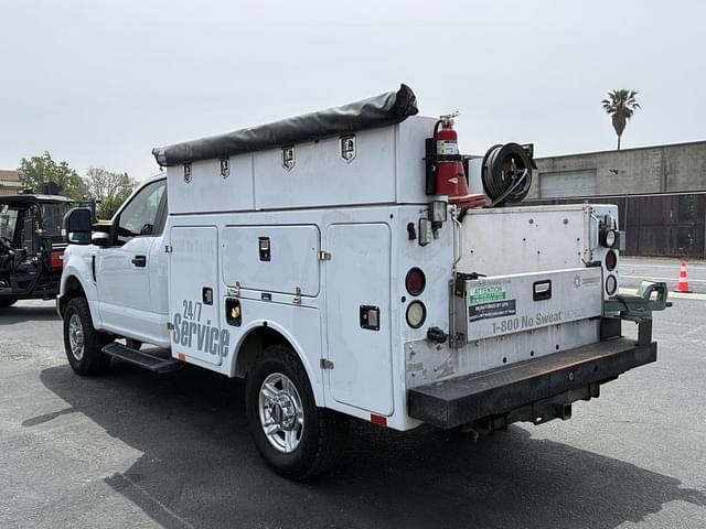 Image of Ford F-250 equipment image 3