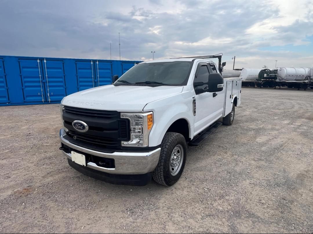 Image of Ford F-250 Primary image