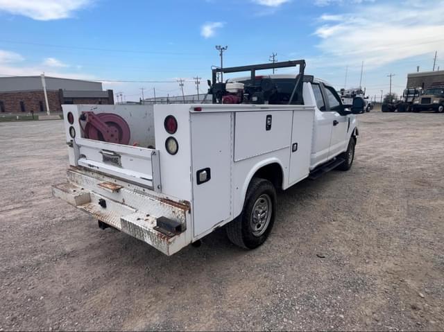Image of Ford F-250 equipment image 3