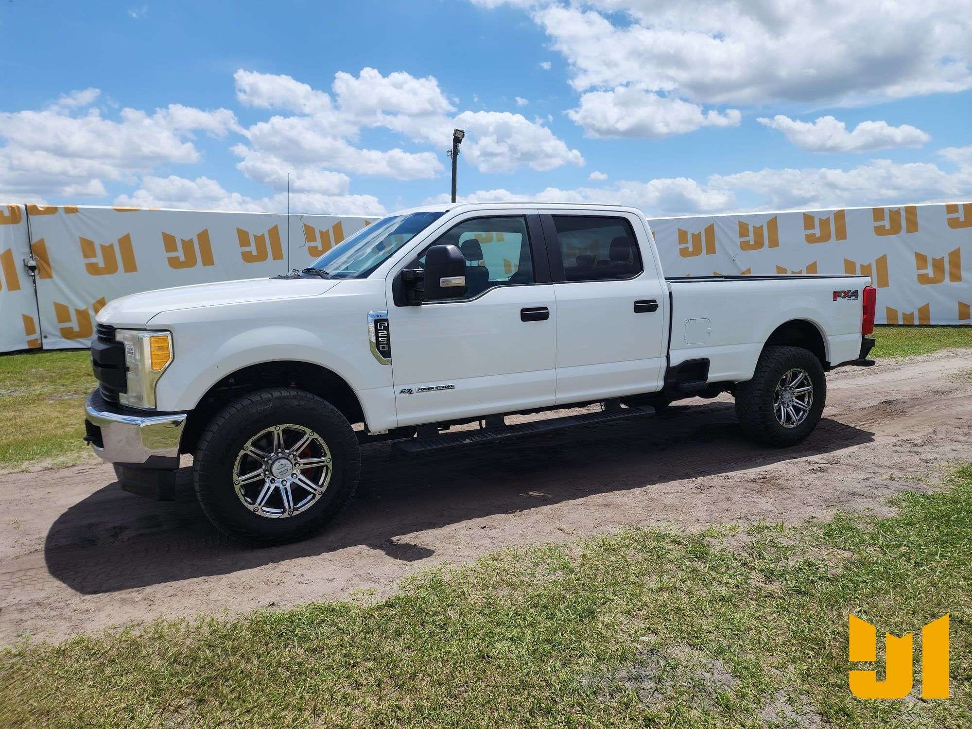 2017 Ford F-250 Equipment Image0