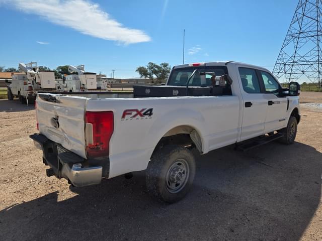 Image of Ford F-250 equipment image 3