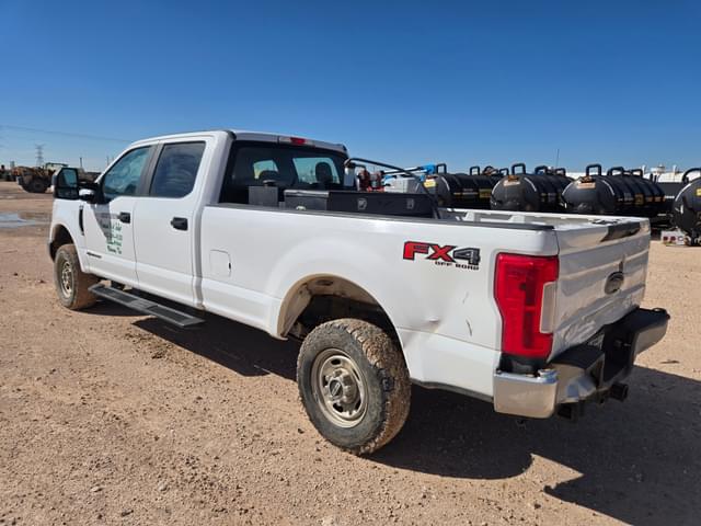 Image of Ford F-250 equipment image 2