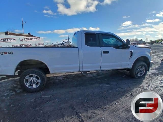 Image of Ford F-250 equipment image 4