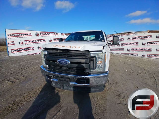 Image of Ford F-250 equipment image 1