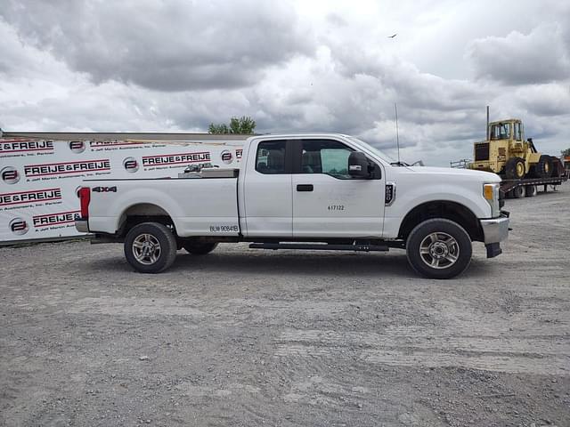 Image of Ford F-250 equipment image 3
