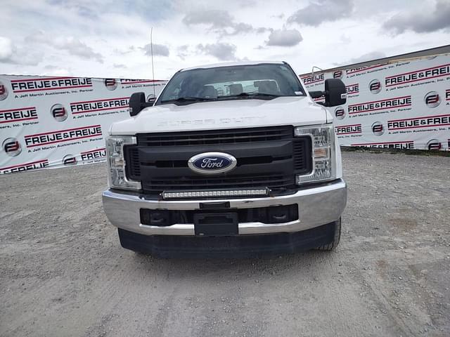 Image of Ford F-250 equipment image 1