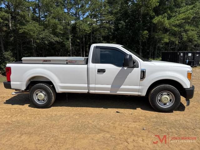 Image of Ford F-250 equipment image 1
