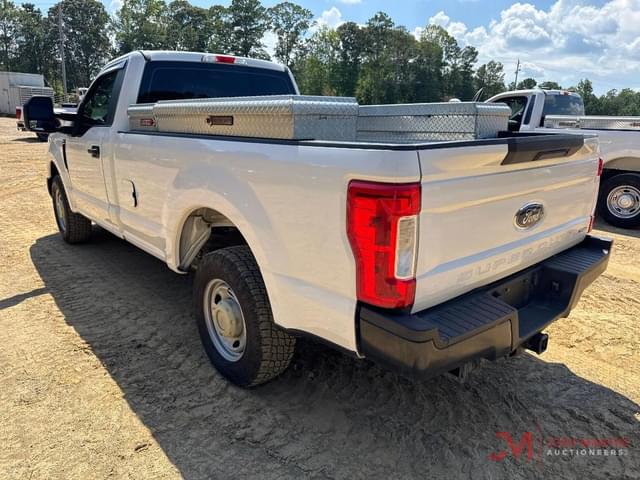 Image of Ford F-250 equipment image 3