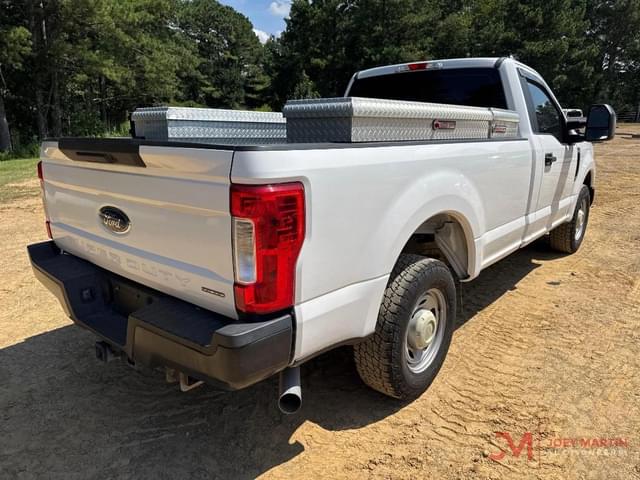 Image of Ford F-250 equipment image 2