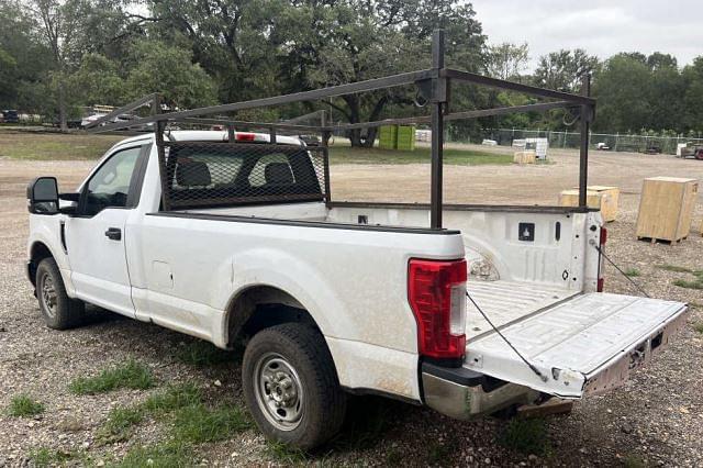 Image of Ford F-250 equipment image 3