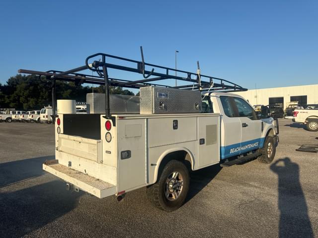 Image of Ford F-250 equipment image 4