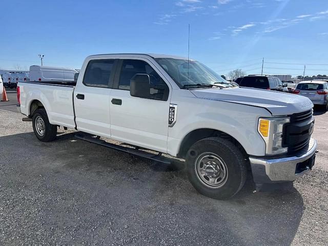 Image of Ford F-250 equipment image 3