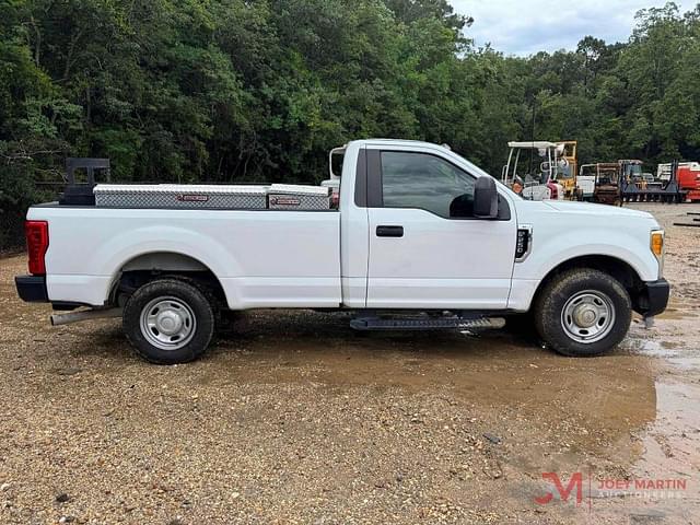 Image of Ford F-250 equipment image 1