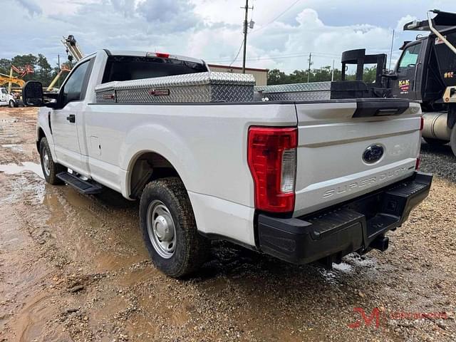 Image of Ford F-250 equipment image 3