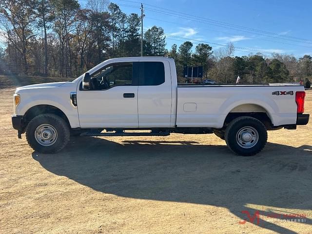 Image of Ford F-250 equipment image 3