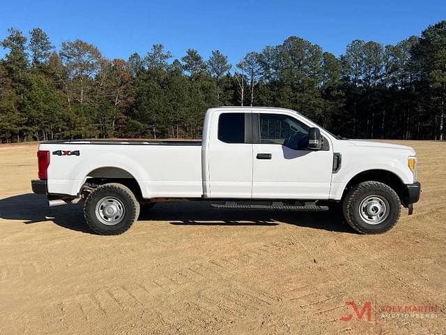 Image of Ford F-250 equipment image 1