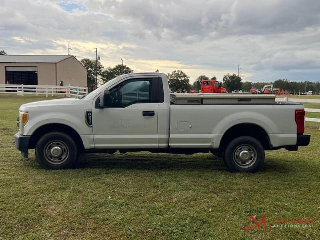 Image of Ford F-250 equipment image 3