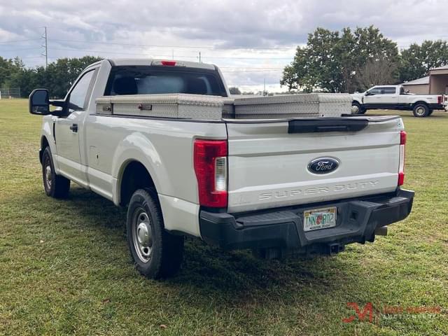 Image of Ford F-250 equipment image 2