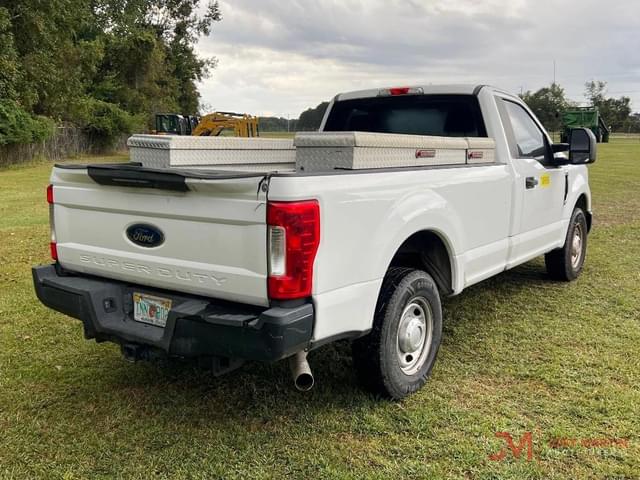 Image of Ford F-250 equipment image 1