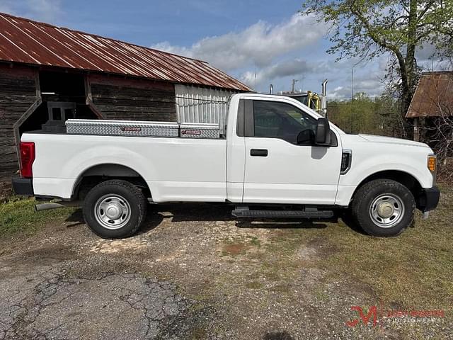 Image of Ford F-250 equipment image 1